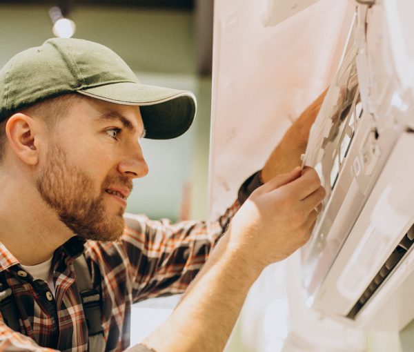 Repairman doing air conditioner servise